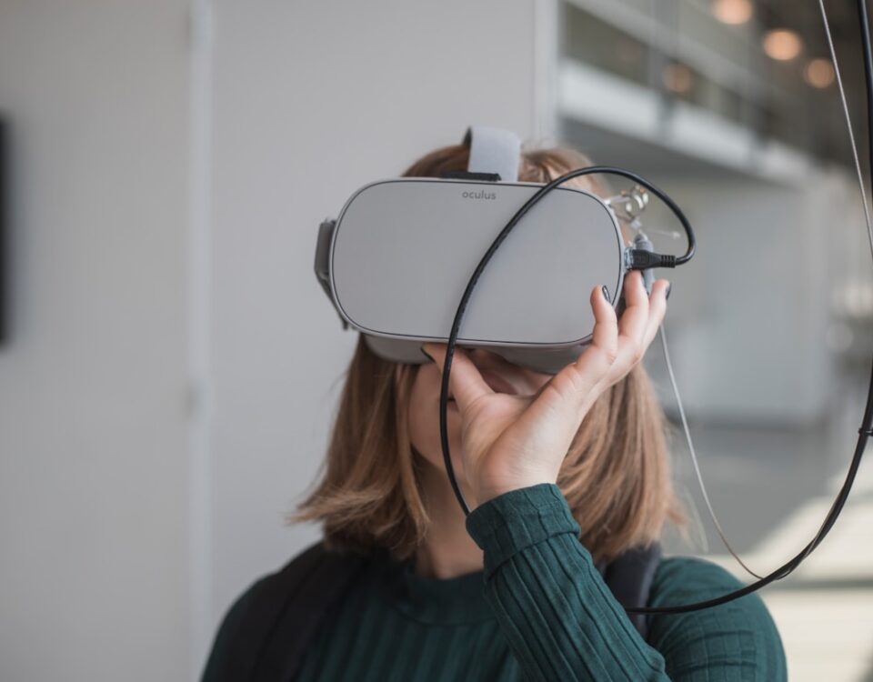 Dispositivos de Realidade Virtual: Tipos e Como Funcionam? Dispositivos de Realidade Virtual: Tipos e Como Funcionam?