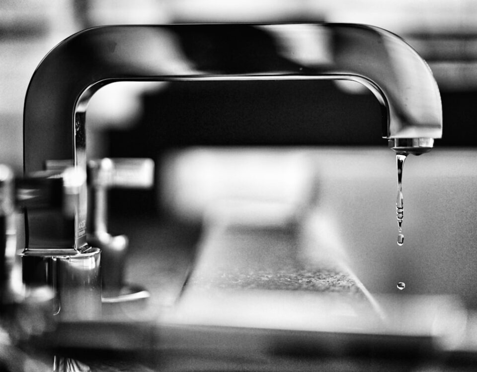 Equipamentos eletrônicos para monitoramento de vazamentos Equipamentos eletrônicos para monitoramento de vazamentos