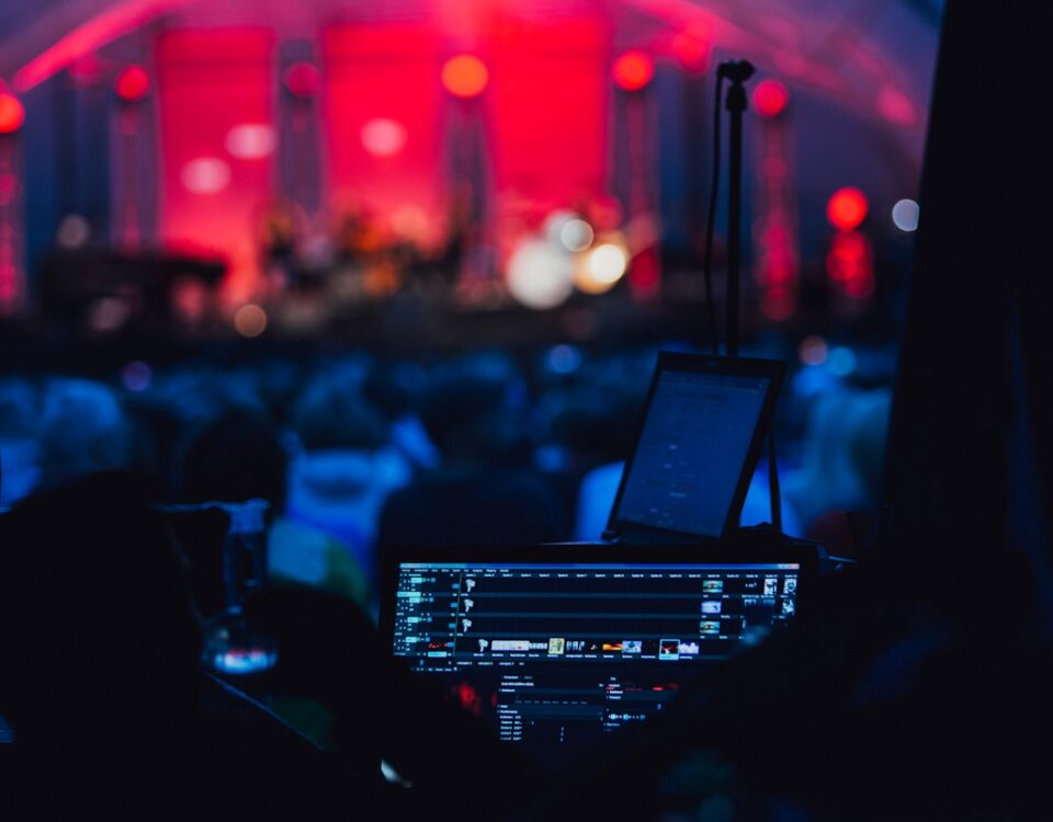 Equipamentos de som e luz para aulas de teatro Equipamentos de som e luz para aulas de teatro