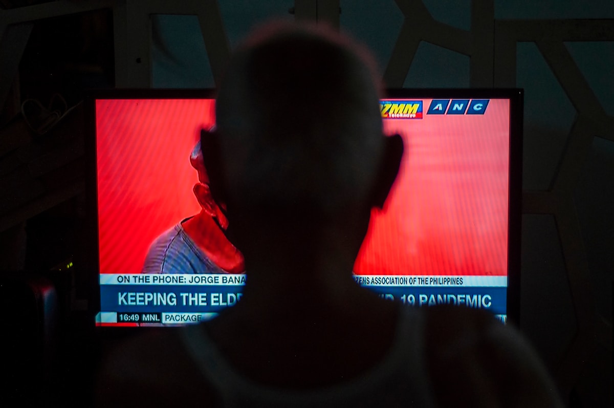 Equipamentos eletrônicos que revolucionaram as campanhas políticas man in black crew neck shirt