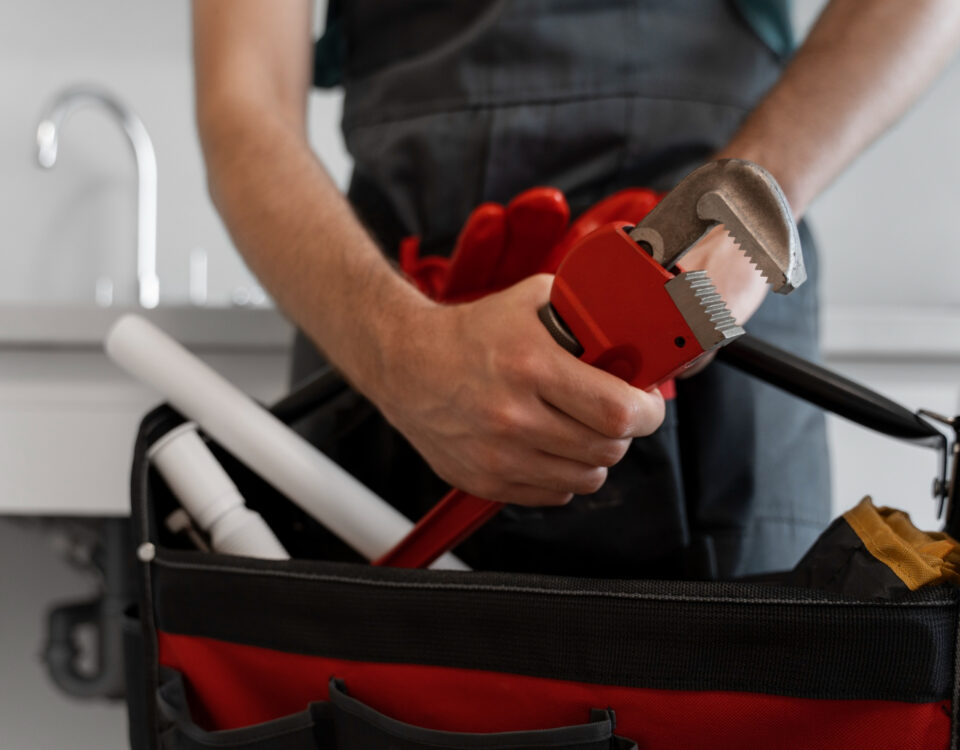 Equipamentos modernos usados no desentupimento de canos