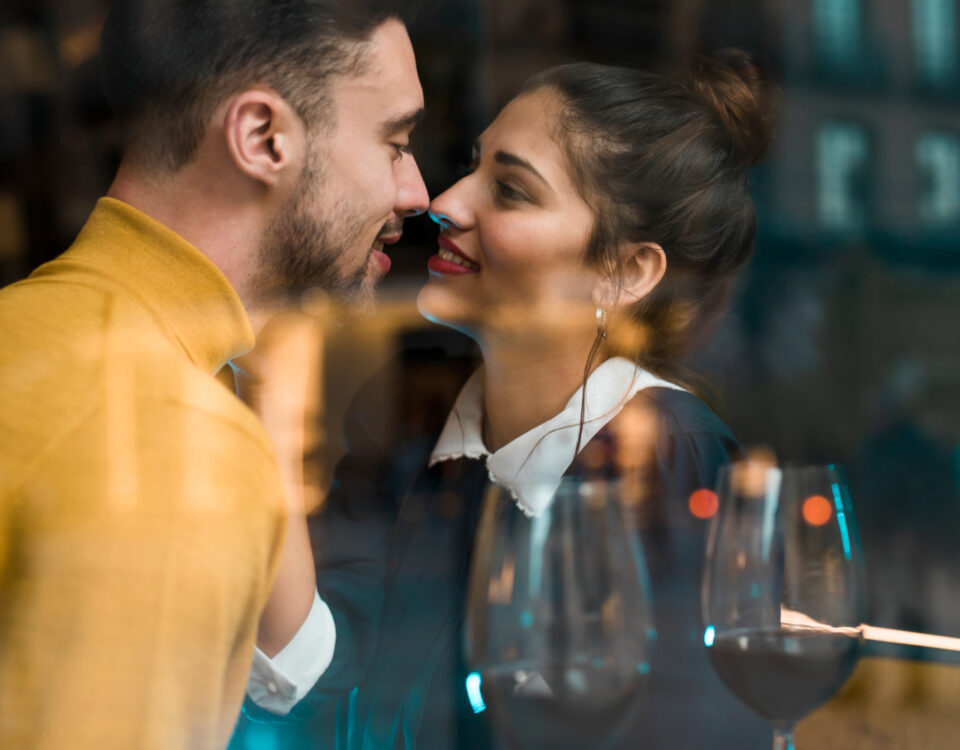 Dicas para curtir uma noite intensa sem perder tempo em apps