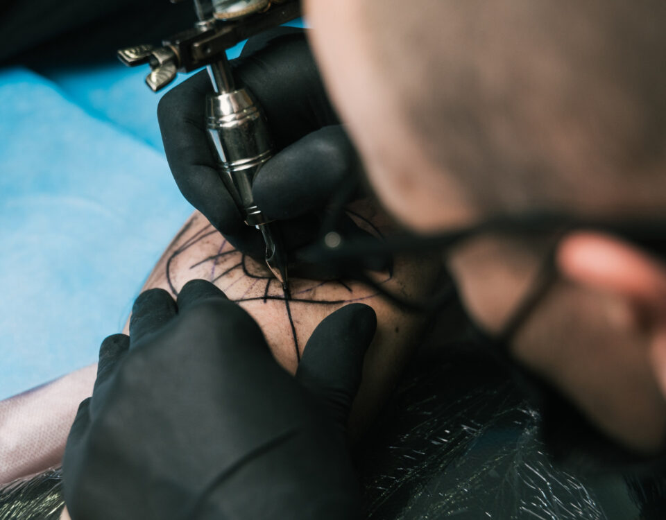 Equipamentos de tatuagem: como funcionam as máquinas?