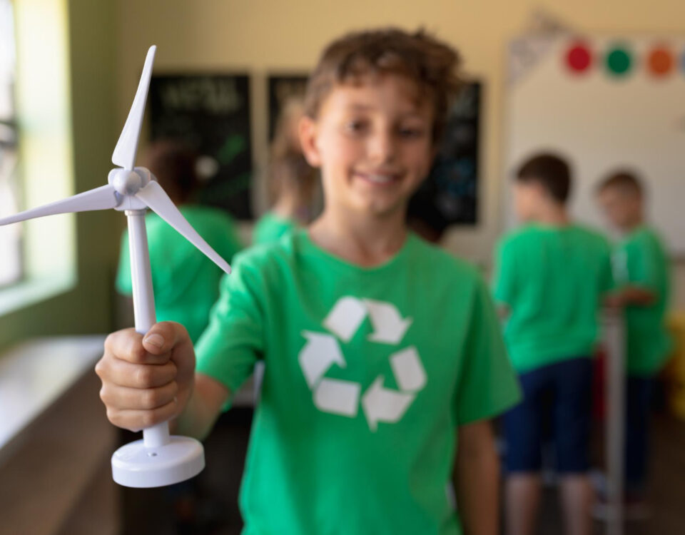 Energia renovável nas escolas: solar e eficiência energética ganham espaço Energia renovável nas escolas: solar e eficiência energética ganham espaço