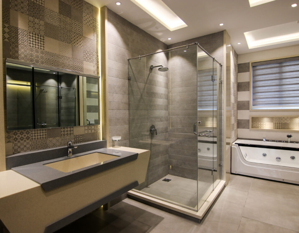 Acabamentos e metais que valorizam o banheiro moderno
