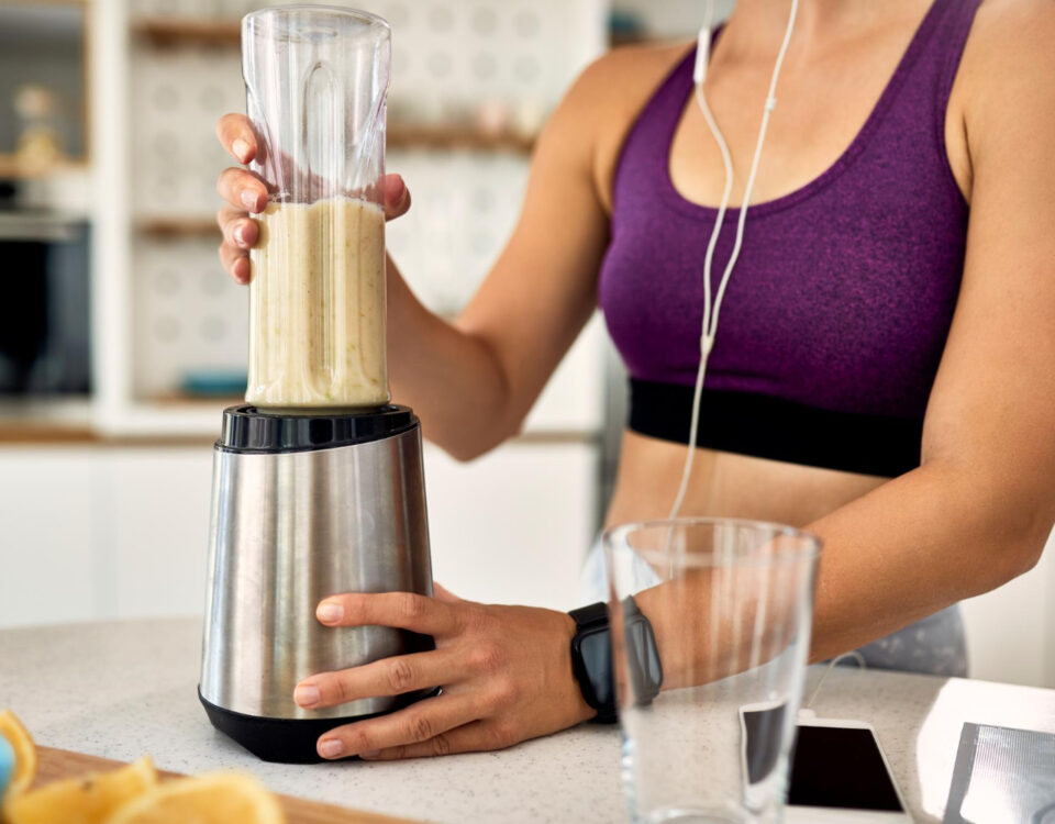 Coqueteleira elétrica vale a pena para whey e creatina?