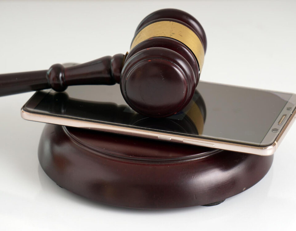 Celular apreendido: o que pode ser usado contra você?