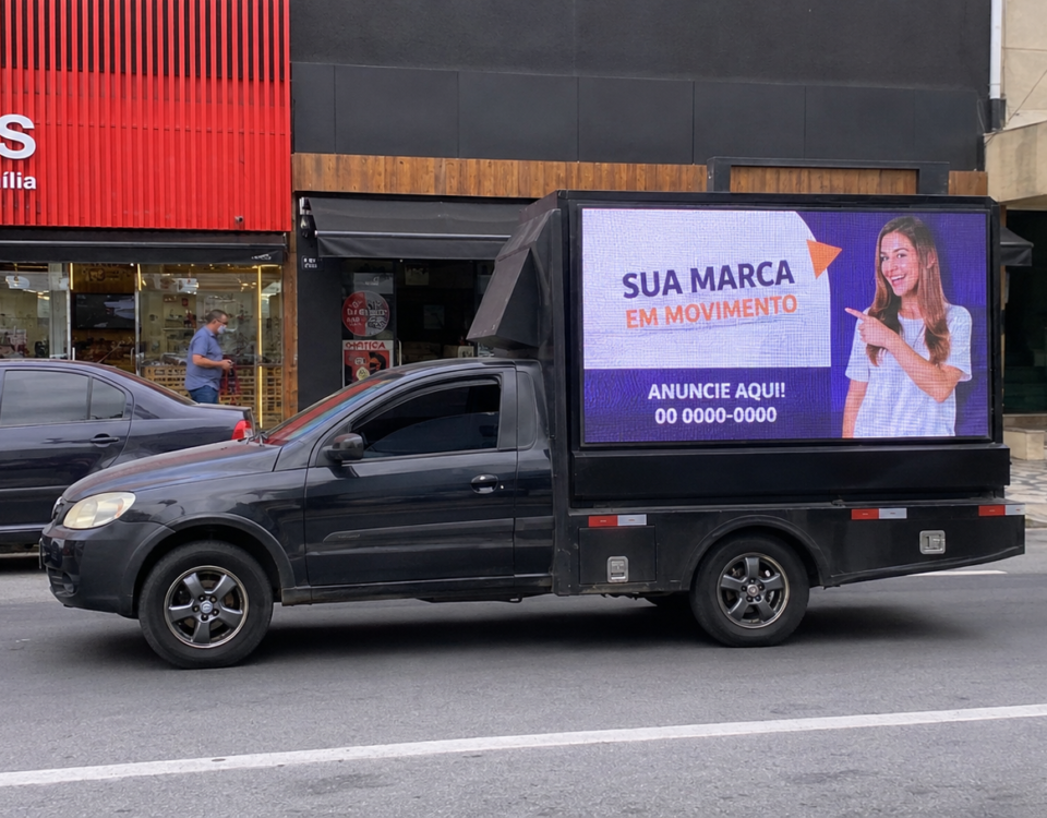 Telas LED móveis aguentam chuva e vibração?