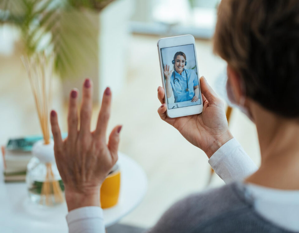 Corretora promete telemedicina: seu celular aguenta o atendimento?
