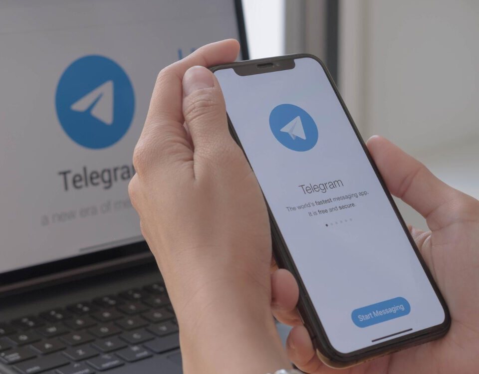 Celular ou PC: onde é mais fácil avaliar um grupo antes de entrar?