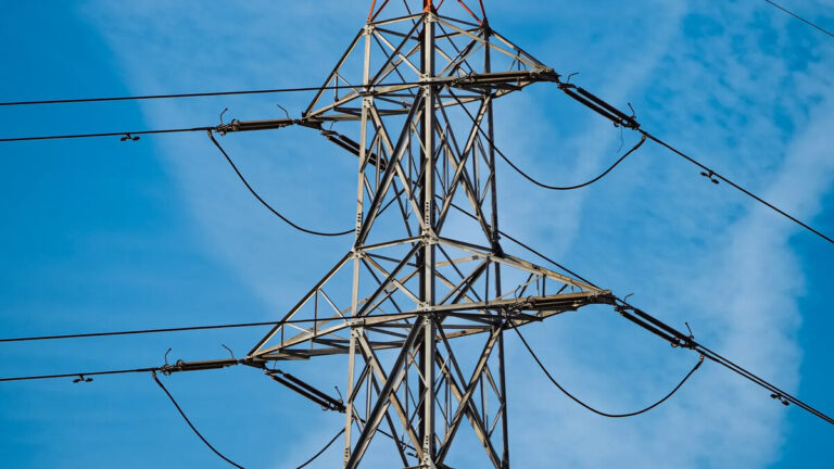 Leilão de transmissão de R$ 8,9 bi muda a conta de luz?
